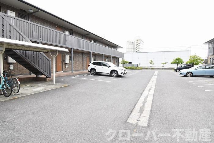 コンフォート ｳｴｽﾄの駐車場|駐車場