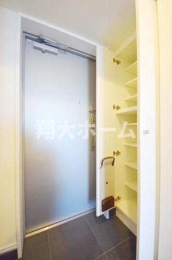 メインステージ北千住Ⅲの玄関