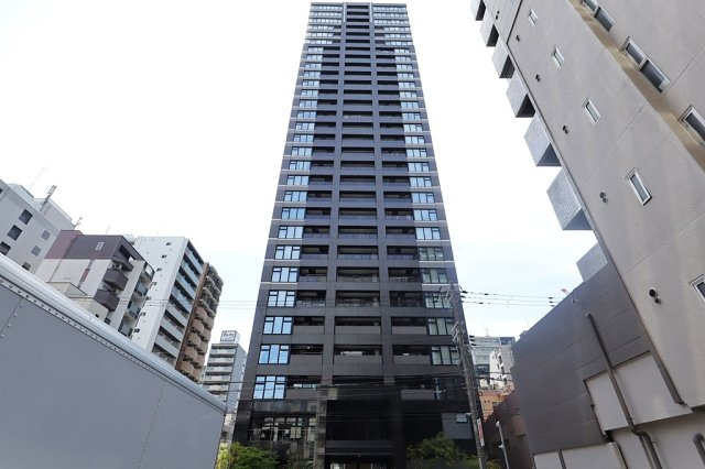 プレサンスレジェンド堺筋本町タワーの外観