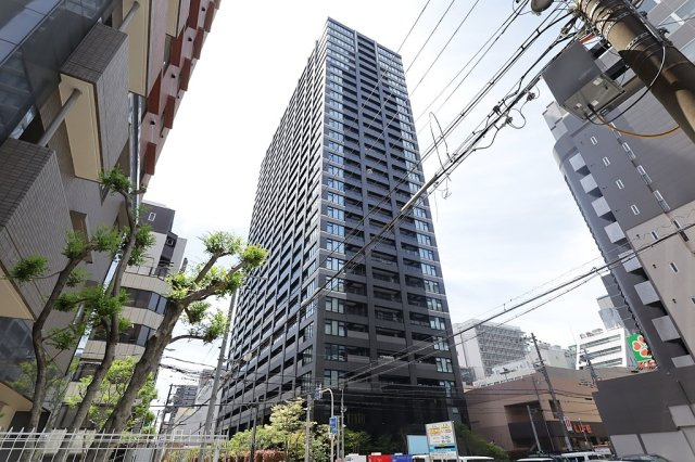 プレサンスレジェンド堺筋本町タワーの外観