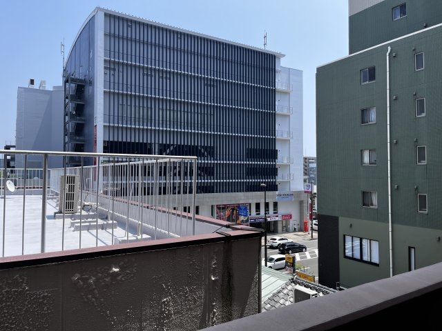 ヴィラセイユー稲川　静岡市駿河区稲川１丁目の展望|玄関を開けた瞬間、開放感あふれる眺望が広がる、明るく心地よい住まいです。