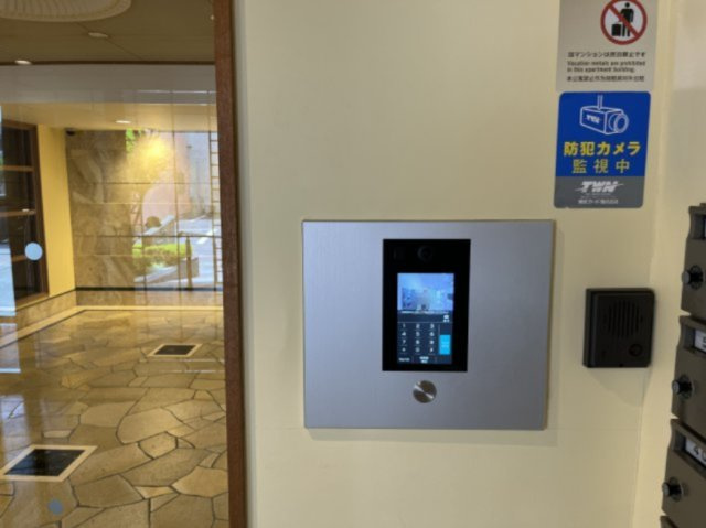 ヴィラセイユー稲川　静岡市駿河区稲川１丁目の防犯設備|来訪者を確認してから解錠できるエントランスインターホンを採用。防犯性に配慮された、安心して暮らせるマンションです。