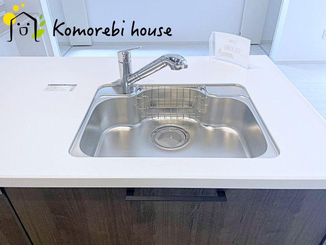 上尾市原市　3期　新築一戸建て　Re・Terrechez　02のキッチン|コンパクトなキッチンで掃除もラクラク