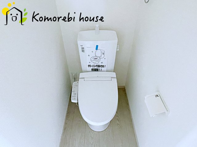 上尾市原市　3期　新築一戸建て　Re・Terrechez　02のトイレ|落ち着いた色調のトイレです