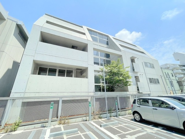 Ｙ．Ｒ．ＦＬＡＴの外観