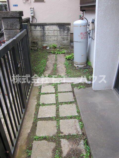 市川市塩焼４丁目貸家の庭