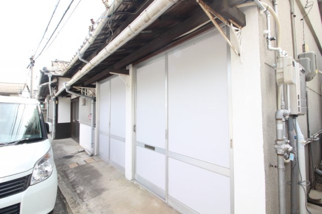 旭東町長屋の玄関