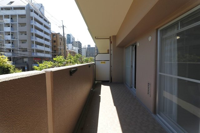 ソシエ北大阪（ヴェルザ北大阪）弐期棟のバルコニー