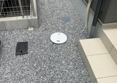 【設備】 | 大楽寺町新築戸建 | 敷地内には、散水栓や立水栓があります。水道水を直接利用できるため、水を運ぶ手間を省くことが出来ます。大量の水を必要とする洗車作業や清掃などに役立ちます。その他設備とあわせて、現地でご確認ください。