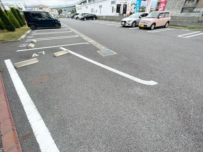 ロイヤルレジデンス　Cの駐車場