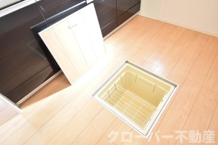 メゾン ドマーニ 東３丁目 C棟の収納|床下収納