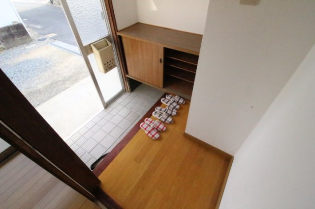当新田貸家の玄関