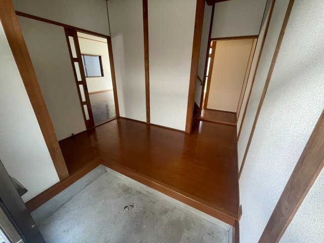 伊島町1丁目14-14戸建ての玄関