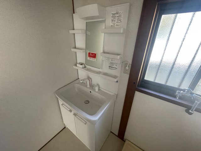 伊島町1丁目14-14戸建ての洗面所