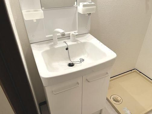 ガーデンビレッジ柏２号棟の洗面所|広い洗面スペース（参考写真です）