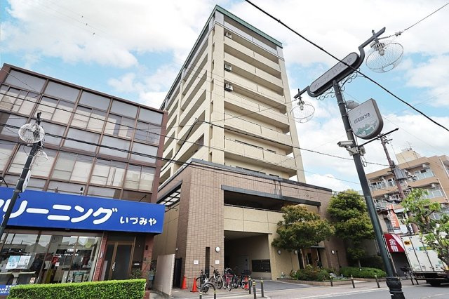 シャルマンフジ鴻池新田グランフォーラムの外観