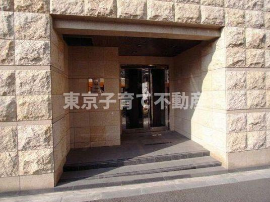 パレステュディオ市谷仲之町のエントランス