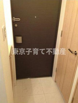 パレステュディオ市谷仲之町の玄関