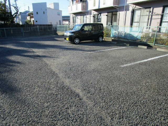 カーサビアンカＣ の駐車場