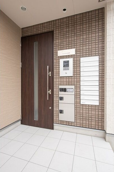 ジュネス日比野の玄関
