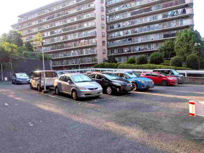 【駐車場】 | メロディハイム茨木D棟 | ■敷地内に平面駐車場があり便利です。