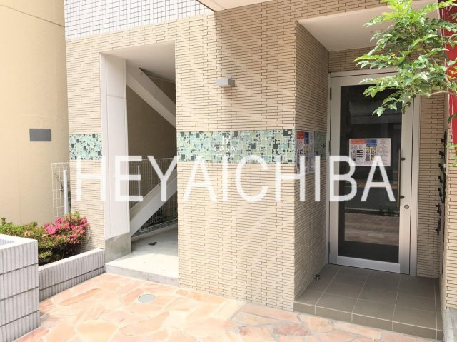 b'CASA寿のエントランス