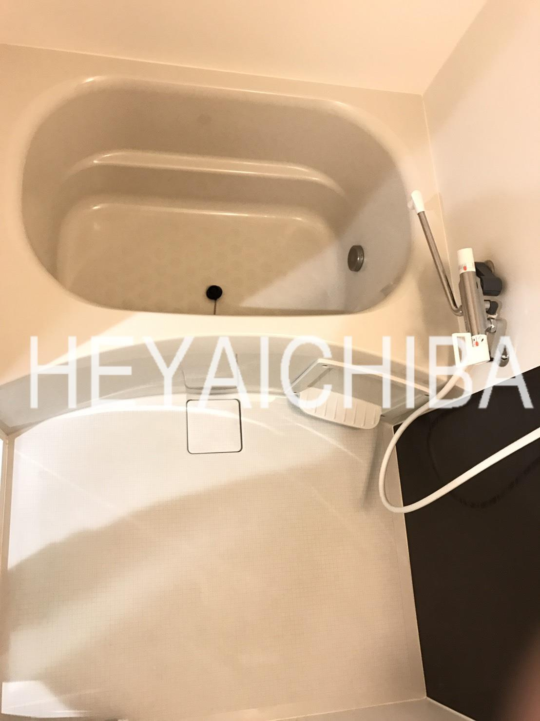 b'CASA寿の浴室