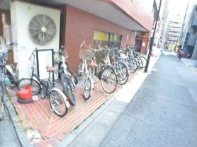 インぺリアルお茶の水の駐車場