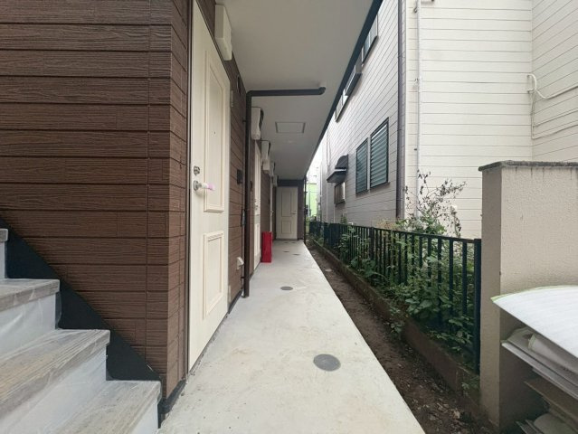 川崎市多摩区菅城下のアパートのロビー