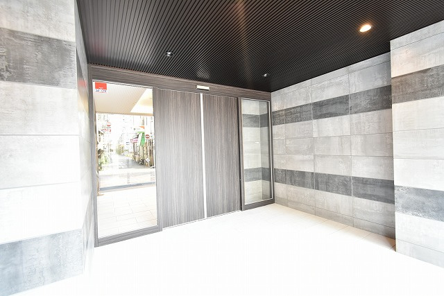 THE MODERN 表町のエントランス