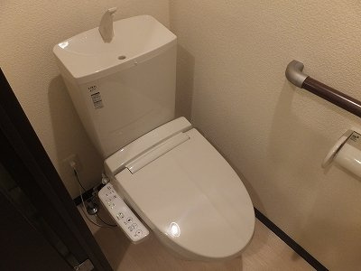 【その他】 | レオネクストグロリア京橋南Ⅱ | ウォシュレット付きのトイレ