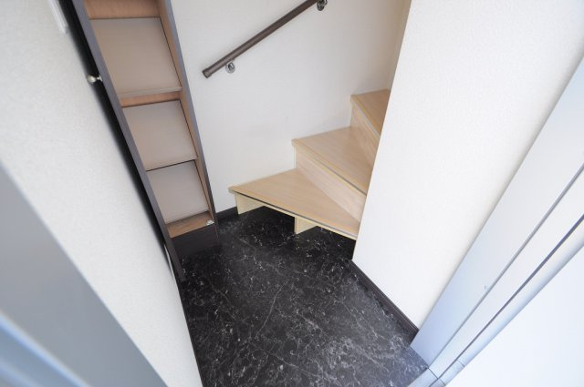 【玄関】 | レオネクストルピナス高柳東町２ | ※写真と現状が異なる場合は現状を優先