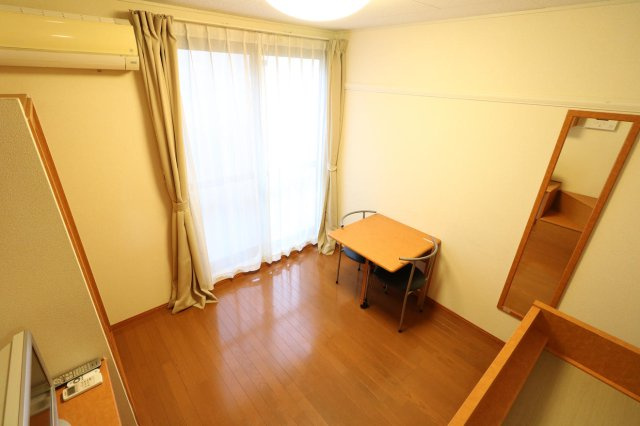 【居間・リビング】 | レオパレスジョイ大井 | 大型家具家電付きにより初めての一人暮らしの方も安心！