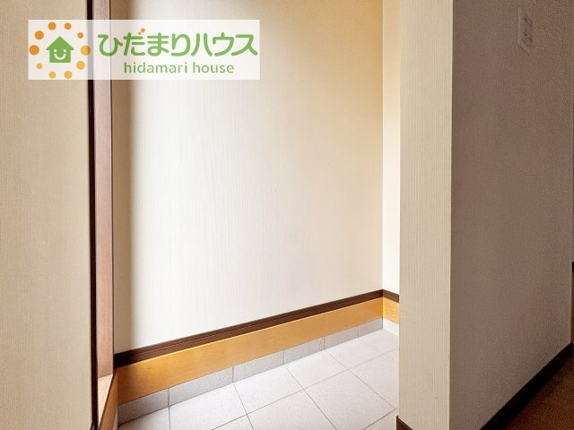【収納】 | 下妻市下妻乙　中古戸建 | シューズクロークは、レインコートやベビーカー、ゴルフバッグなど大きな荷物を置けるので、
いつでも玄関を綺麗に保てます(*^-^*)