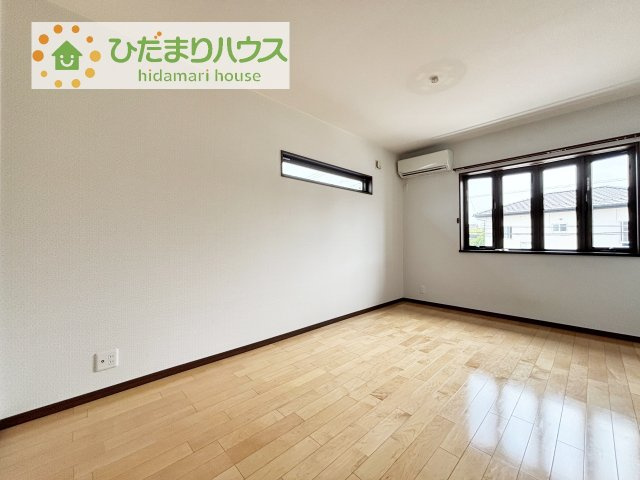 【洋室】 | 下妻市下妻乙　中古戸建 | 窓が多く、明るい空間を演出してくれます(*^^*)