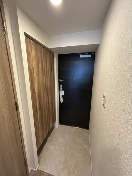 S-RESIDENCE桜本町awesomeの玄関