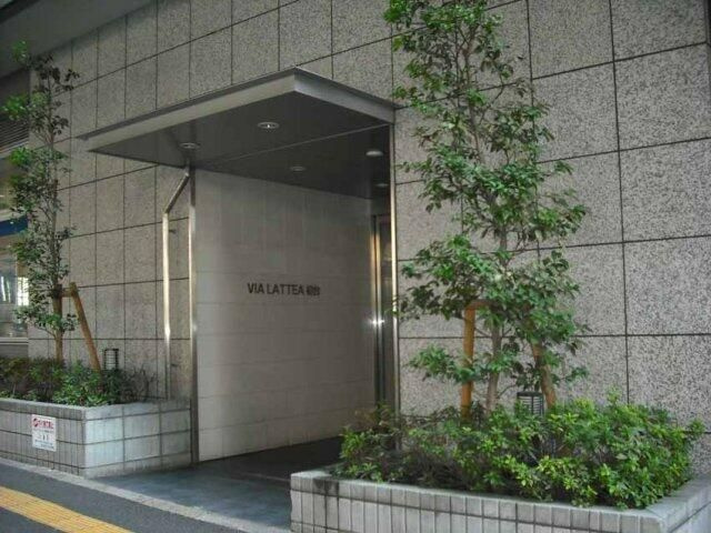 プラウドフラット仙川のエントランス