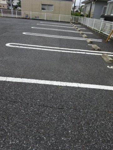 グレース　クレストⅠの駐車場|駐車場に車を止められます