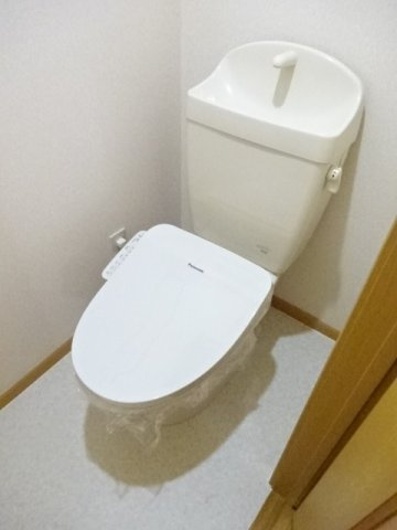 グレース　クレストⅠのトイレ|落ち着いた色調のトイレです