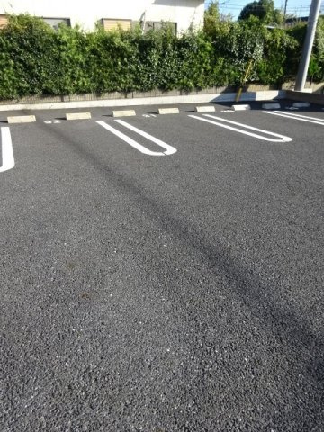 グランファミーユⅡの駐車場|駐車場に車を止められます