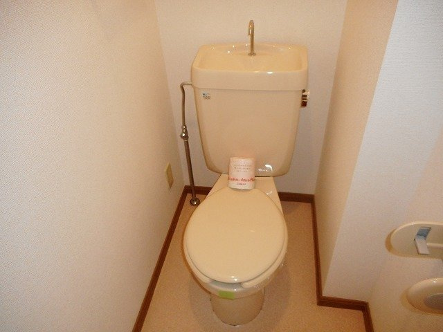 ファミール旭ケ丘Ⅰのトイレ|コンパクトで使いやすいトイレです