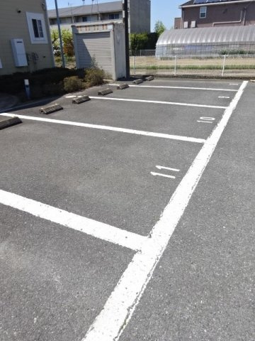ピースフル２０００　Ⅱの駐車場|駐車スペースもあります