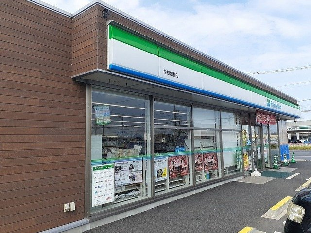 ピースフル２０００　Ⅱの周辺|ファミリーマートまで700m