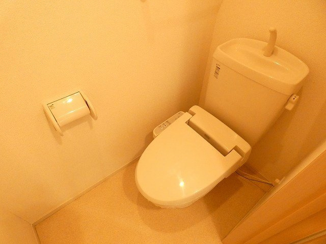 ミサキレジデンスのトイレ|落ち着いた色調のトイレです