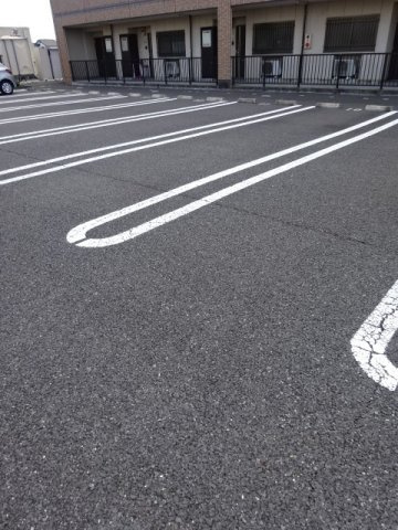 フォンテーヌ・パレスＡの駐車場|車をお持ちの方に嬉しい駐車場付きの物件です
