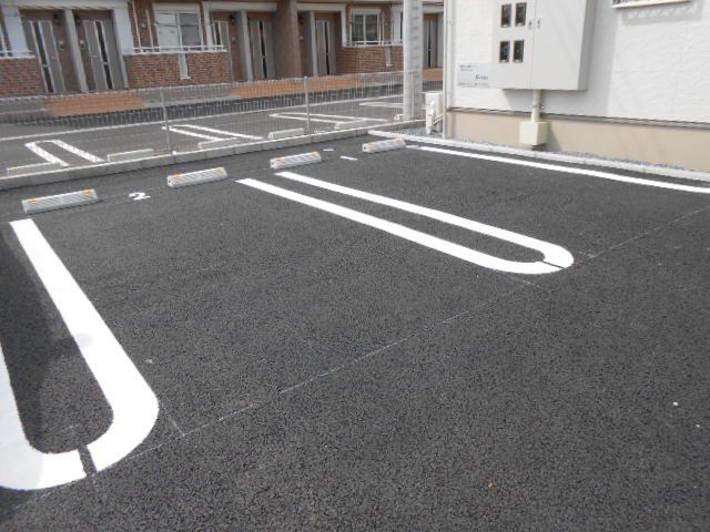 レジデンス　オオギⅤの駐車場|駐車スペースもあります