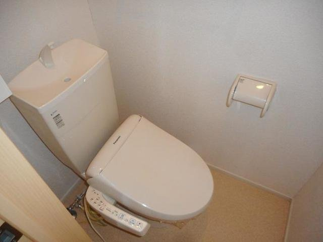 メゾンブリーズⅧのトイレ|落ち着いた色調のトイレです