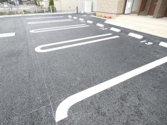コンフォルタの駐車場|車をお持ちの方に嬉しい駐車場付きの物件です