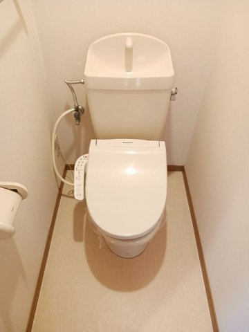 マウントリヴァ２００１のトイレ|落ち着いた色調のトイレです