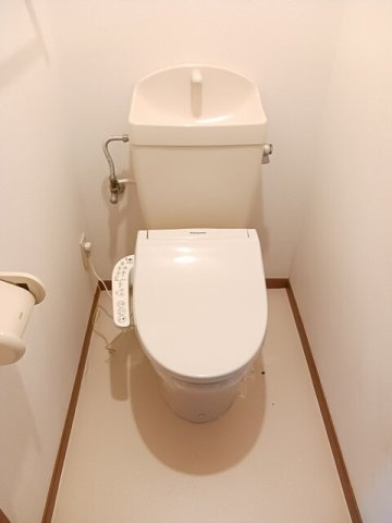 マウントリヴァ２００１のトイレ|落ち着いた色調のトイレです